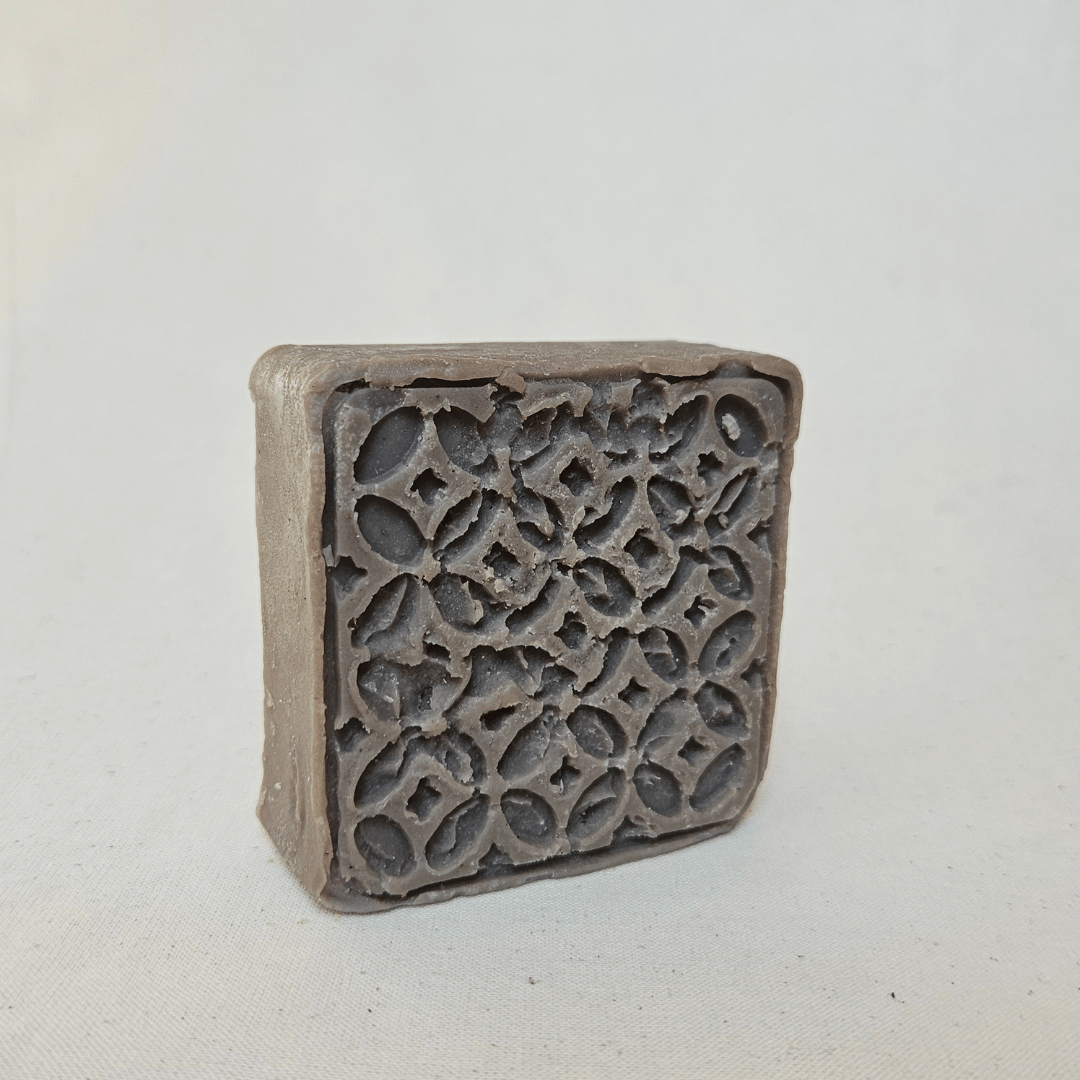 Mørkebrun/ grålig kvadrat sæbe med ruder mønster