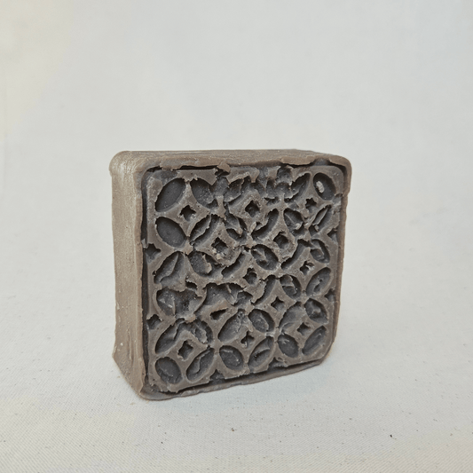 Mørkebrun/ grålig kvadrat sæbe med ruder mønster